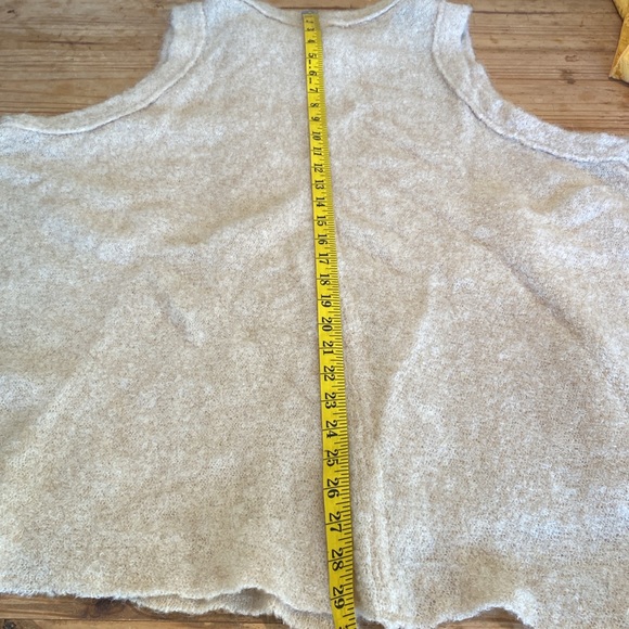 ✌️LIKE NEW ‼️ FREE PEOPLE ALPACA CAPE‼️ - Picture 15 of 16